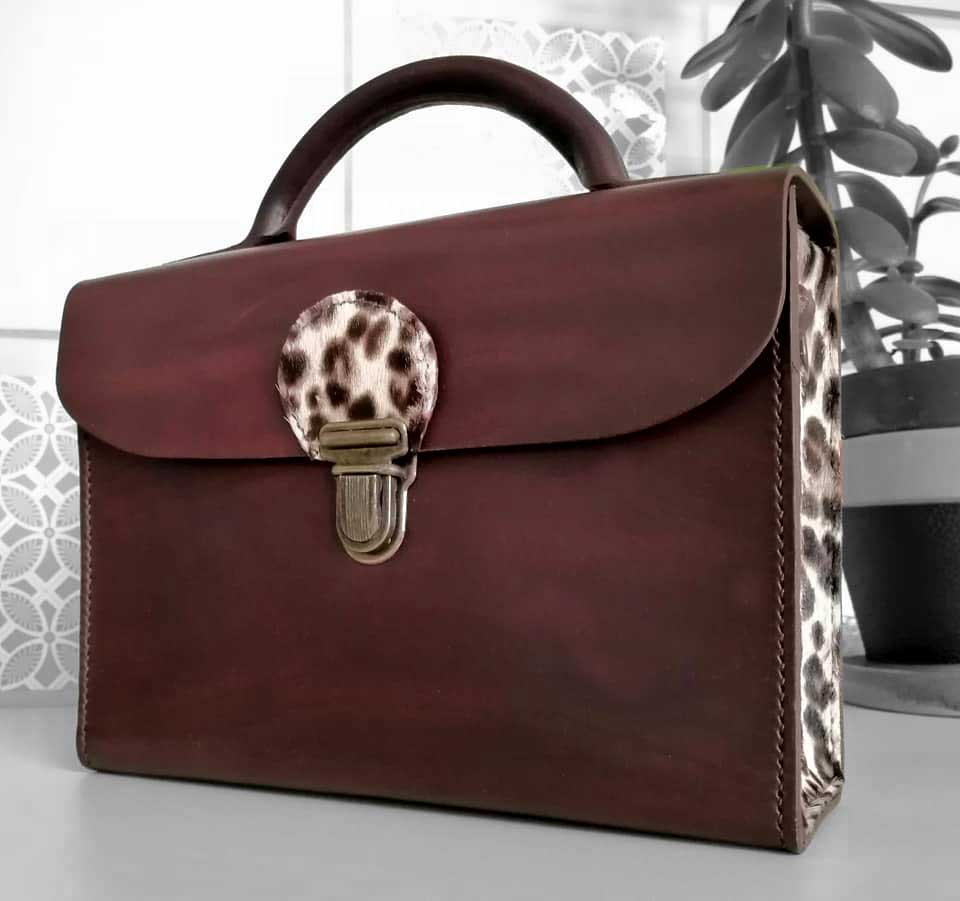 Peau de cuir de cerf - Brun acajou - Cuir en Stock